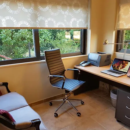 Carlos * Ájosz Vaszíliosz